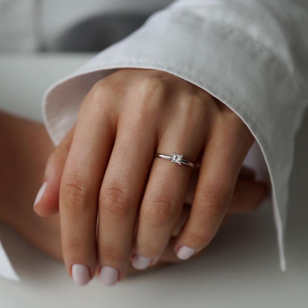 0.23 Ct Kare Kesim Pırlanta Yüzük