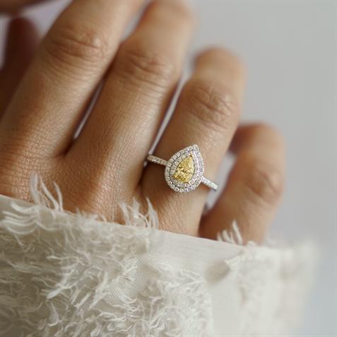 0.84 Ct Fancy Damla Pırlanta Yüzük