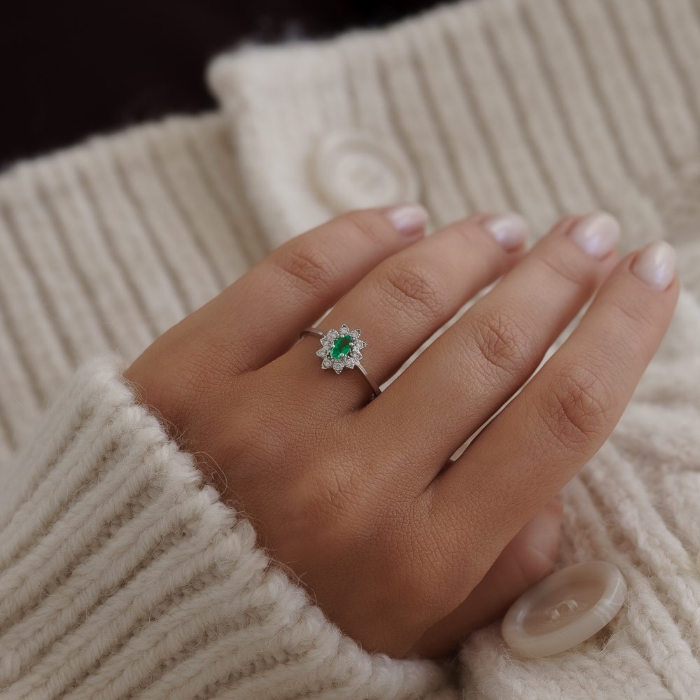 0.31 Ct Zümrüt Papatya Pırlanta Yüzük