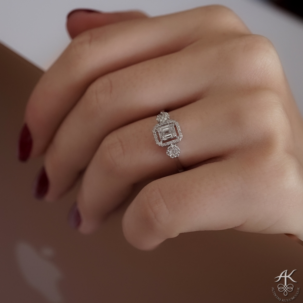 0.34 Ct Baget Pırlanta Yüzük