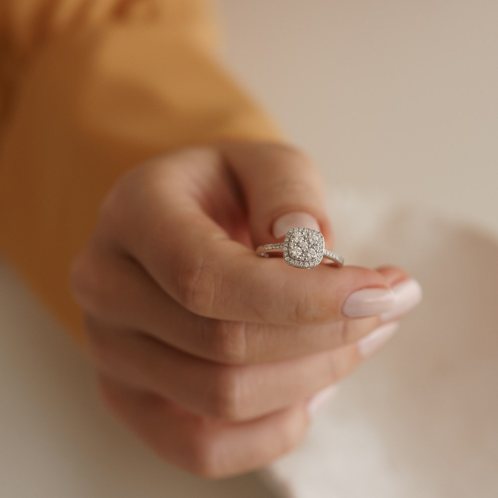 0.55 Ct Pırlanta Kare Baget Yüzük