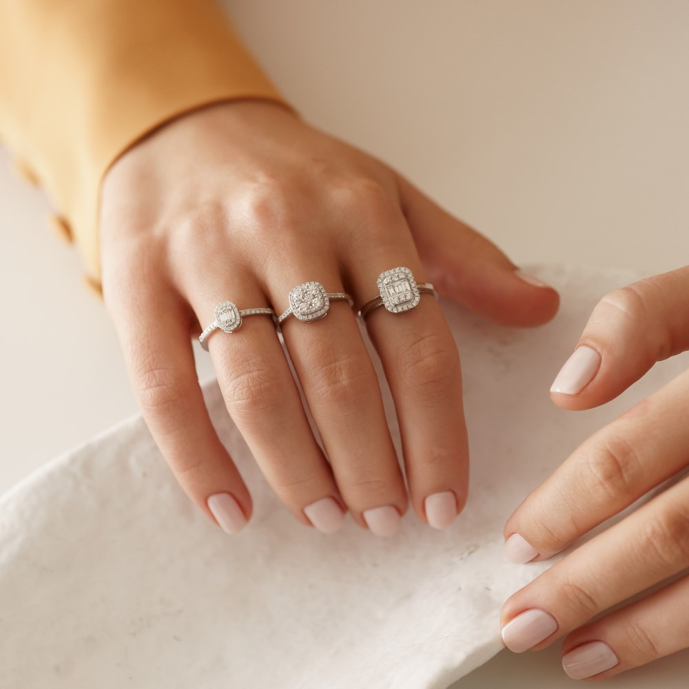 0.55 Ct Pırlanta Kare Baget Yüzük