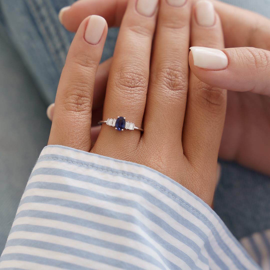 0.64 Ct Safirli Baget Pırlanta Yüzük