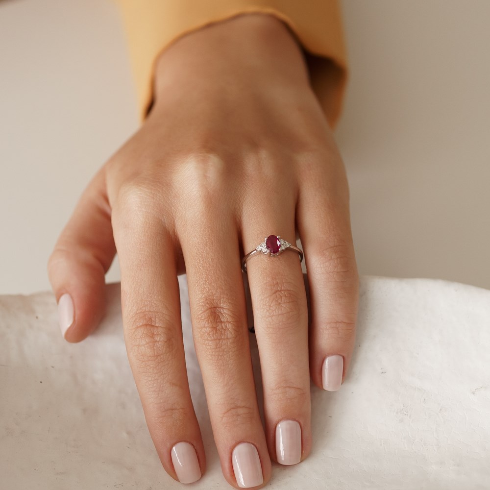 0.76 Ct Yakut Taşlı Pırlanta Yüzük