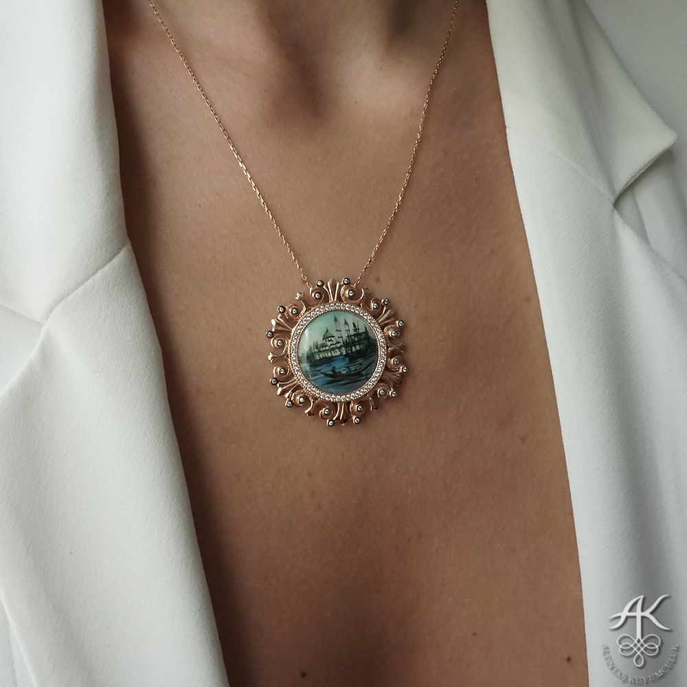 Sandal Sefası Altın Kolye