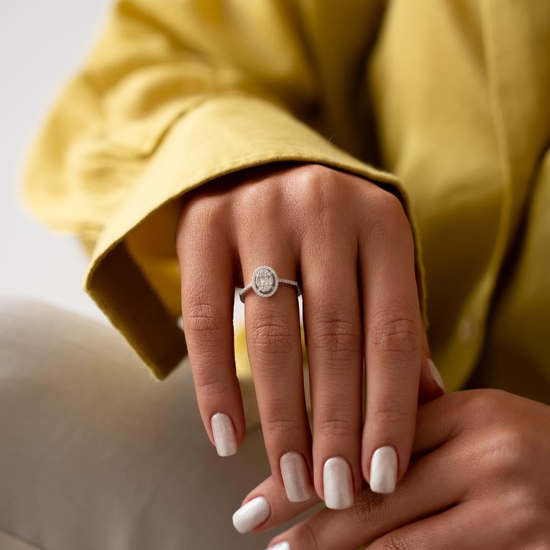 0.29 Ct Oval Baget Pırlanta Yüzük