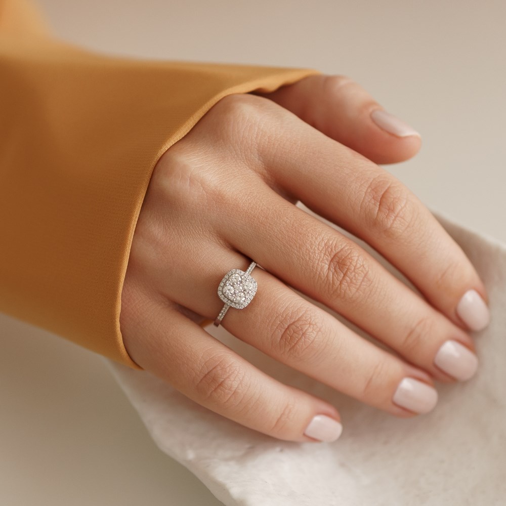 0.52 Ct Pırlanta Kare Baget Yüzük