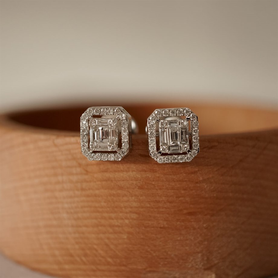 0.61 Ct Pırlanta Baget Küpe