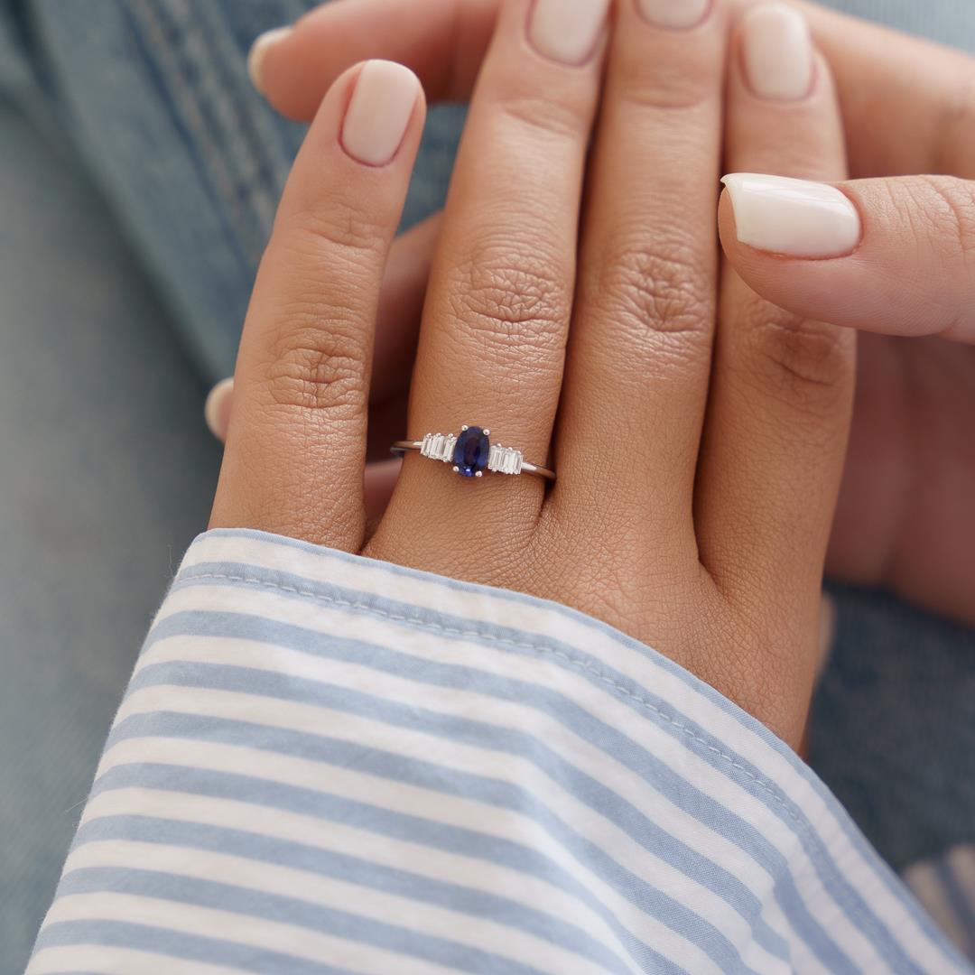 0.64 Ct Safirli Baget Pırlanta Yüzük