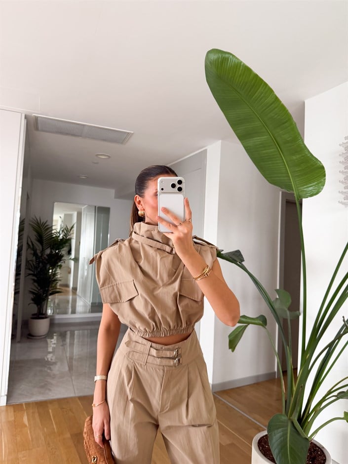  Kemer Detaylı Crop Bluz Pantolon Takım - Bej