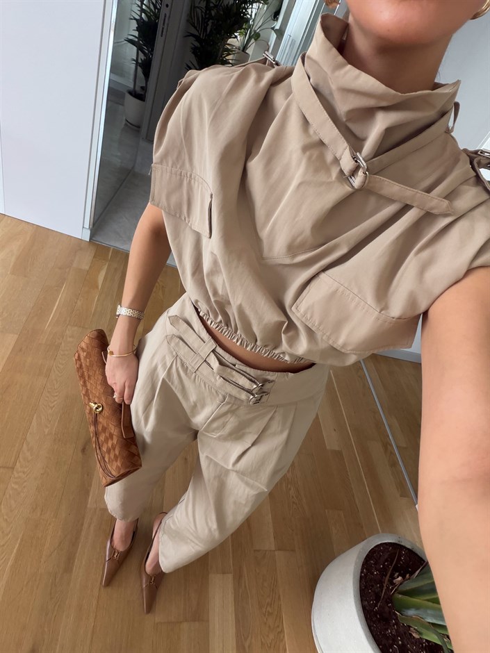  Kemer Detaylı Crop Bluz Pantolon Takım - Bej
