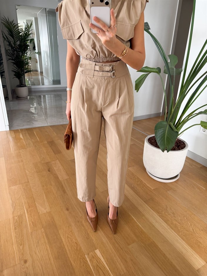  Kemer Detaylı Crop Bluz Pantolon Takım - Bej