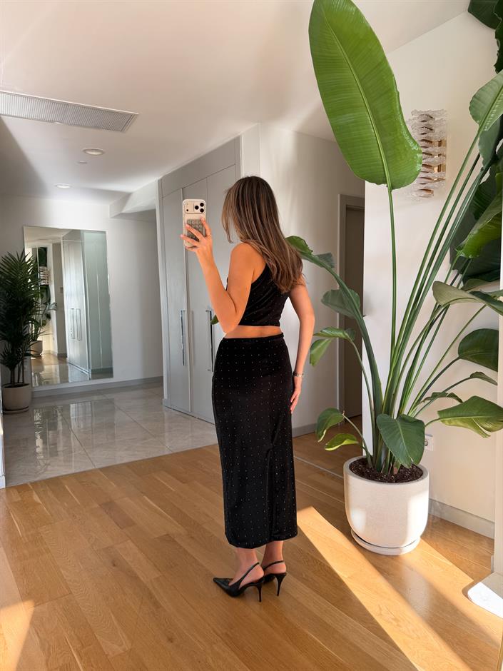  Taş Ve Toka Detaylı Kadife Elbise