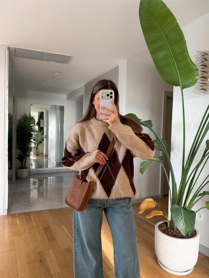 Alesta Bej Kahve Baklava Desen Tüylü Kazak