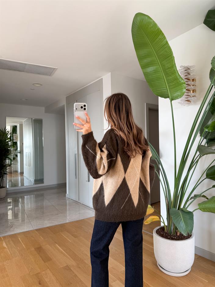 Alesta Kahve Bej Baklava Desen Tüylü Kazak