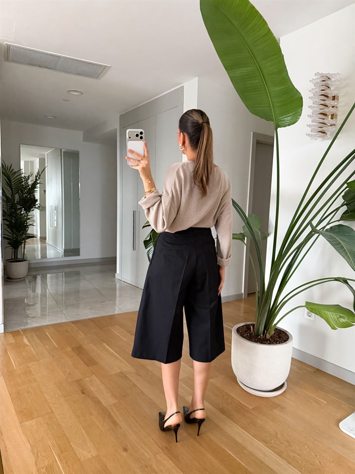 Allegra Pile Detaylı Bermuda Şort - Siyah