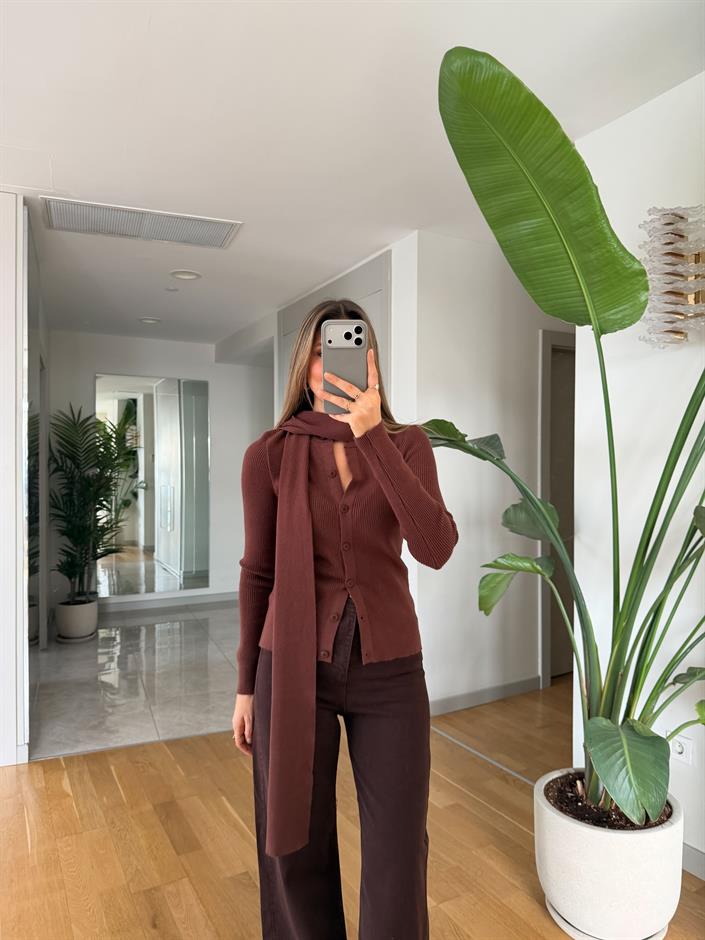 Atkılı Düğmeli Triko Hırka - Kahve