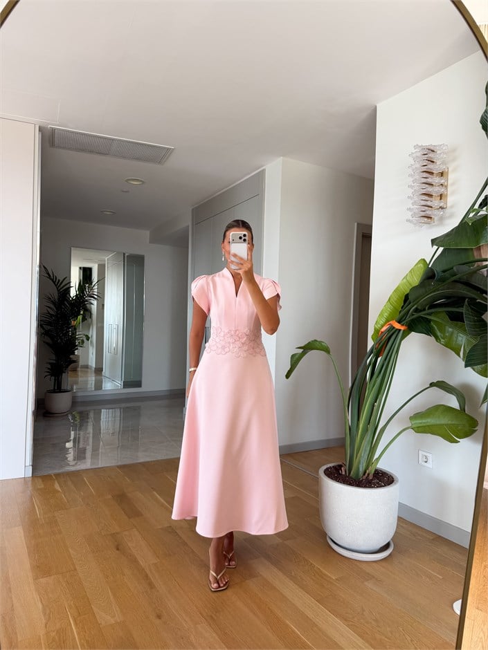 Beli Aplikeli Omuz Detaylı Elbise - Pembe