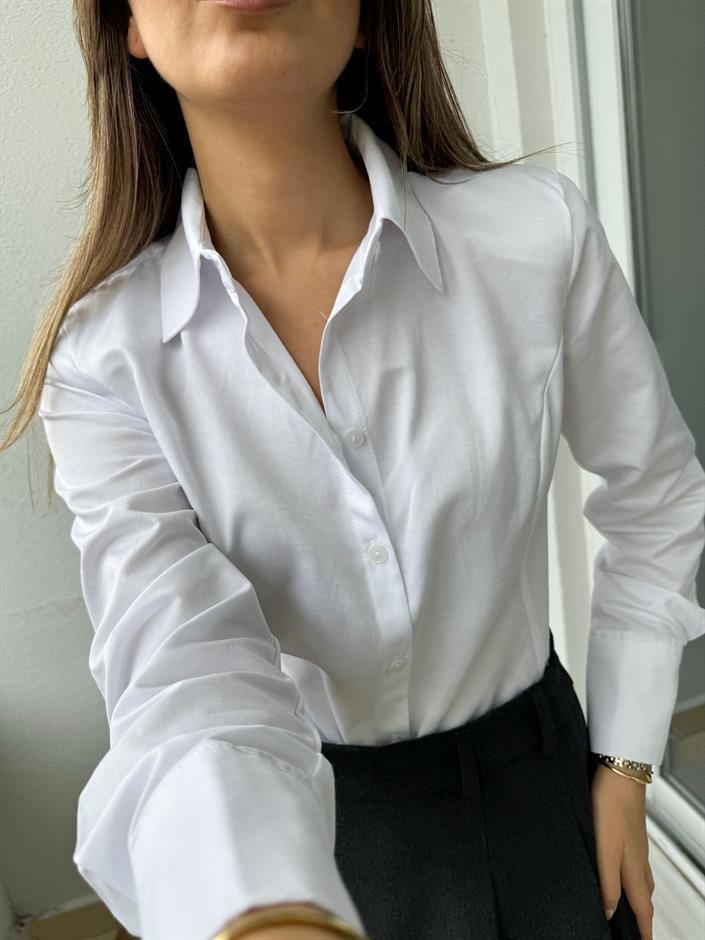 Beyaz Vatkalı Fit Kesim Gömlek