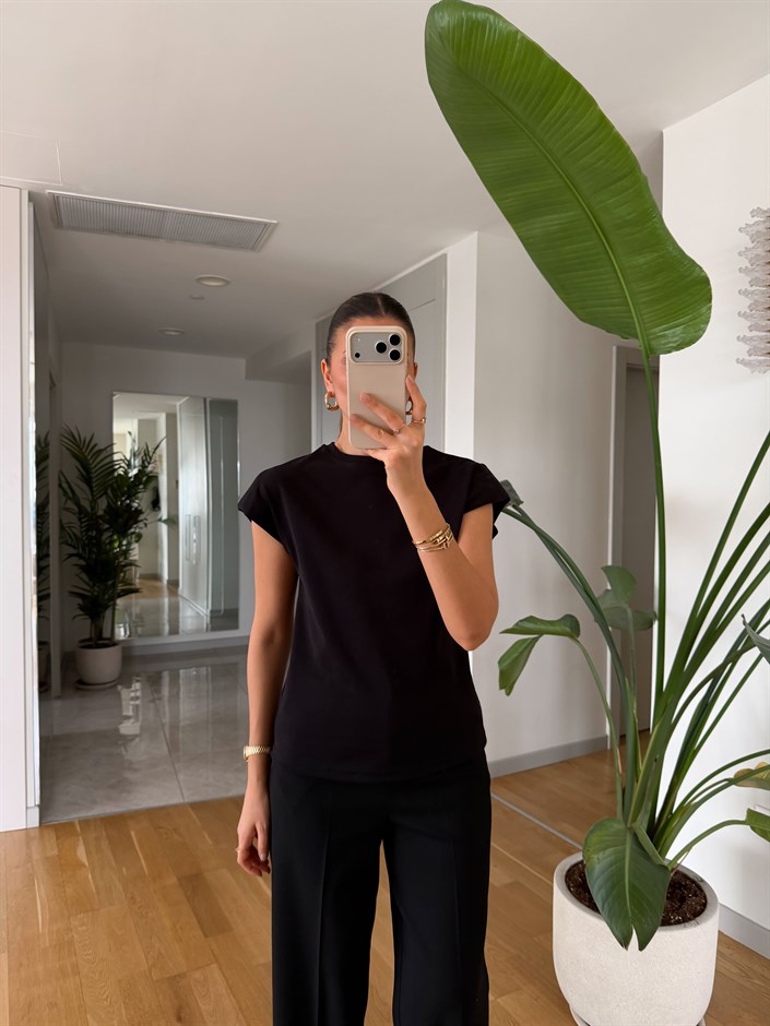 Bisiklet Yaka Vatkalı Tişört - Siyah