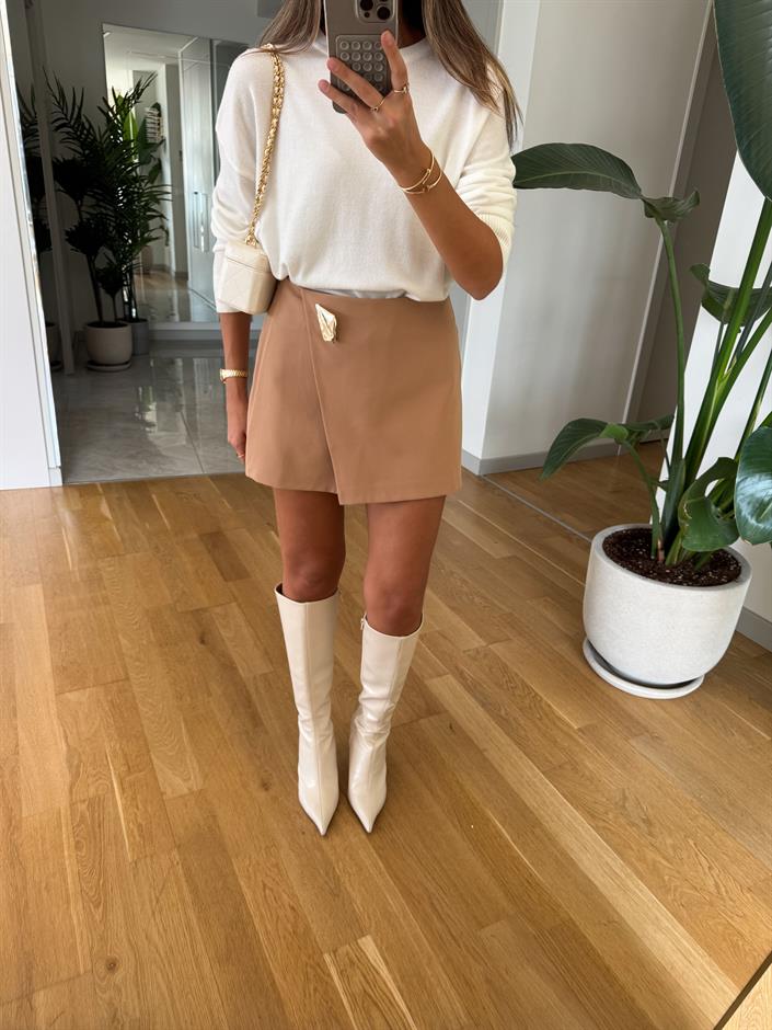 Broşlu Mini Şort Etek - Camel
