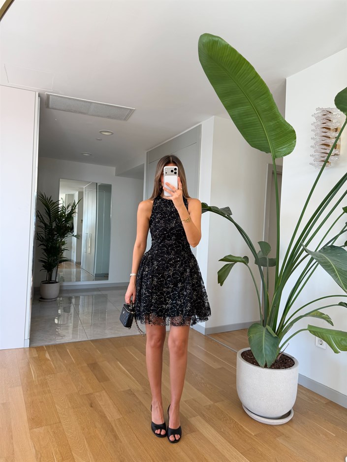 Çiçek Kabartmalı Mini Elbise - Siyah