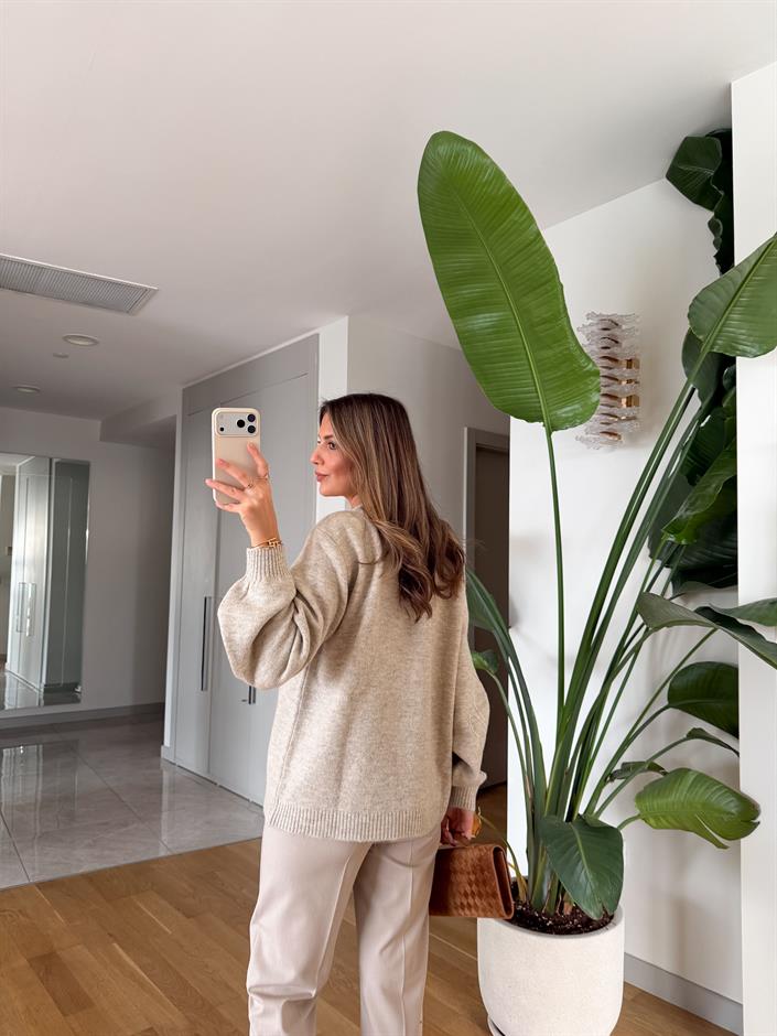 Çiçek Motifli Kazak - Bej