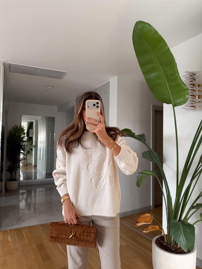 Çiçek Motifli Kazak - Ekru