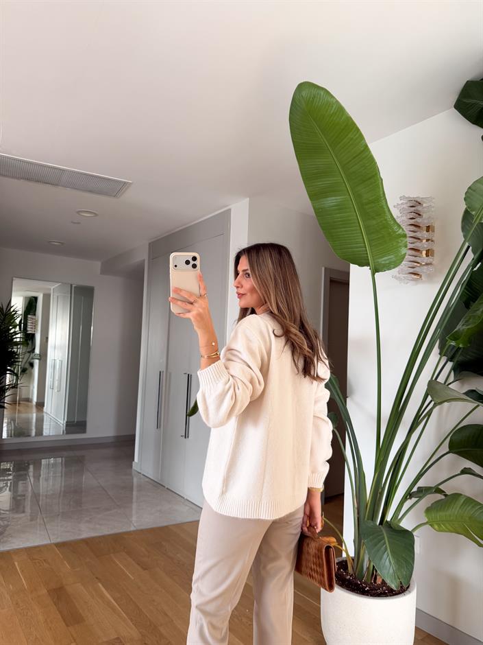 Çiçek Motifli Kazak - Ekru