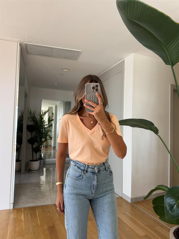 Cs Premium V Yaka Tişört - Yavruağzı