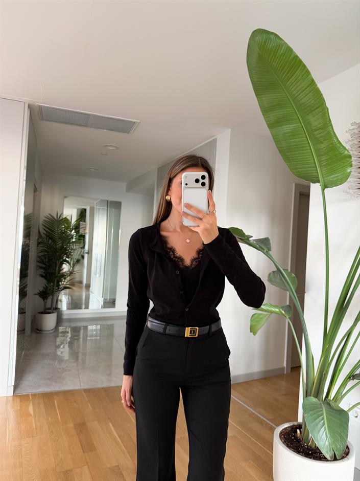 Dantel Detaylı Düğmeli Hırka 