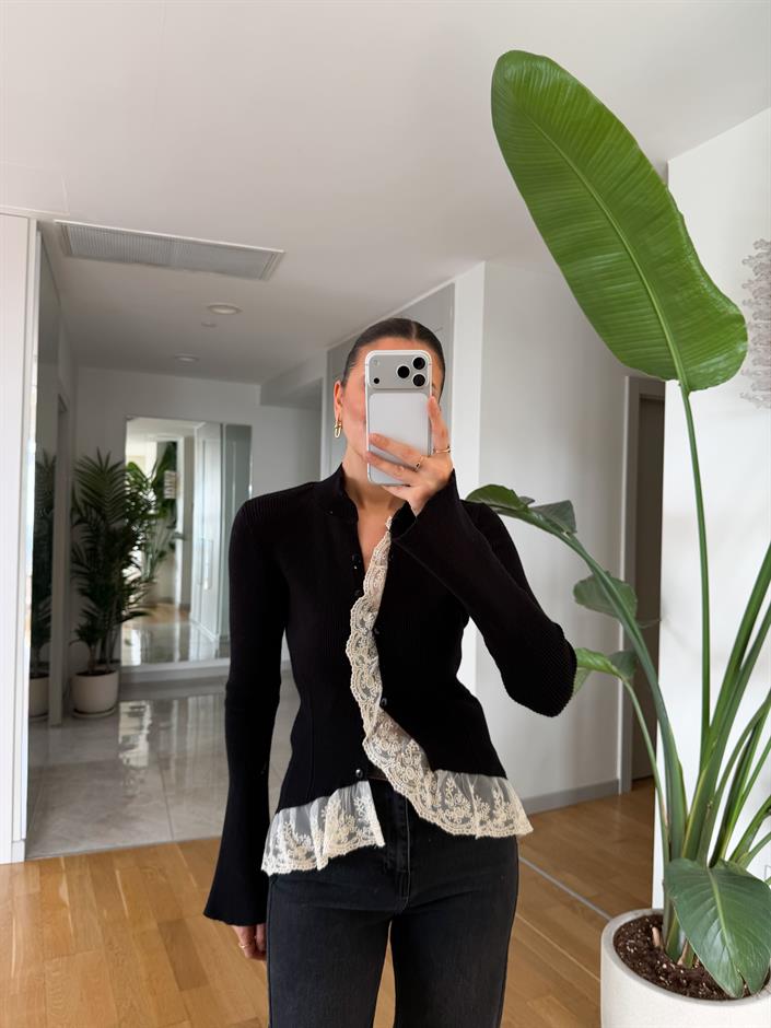 Dantel Detaylı Tasarım Hırka