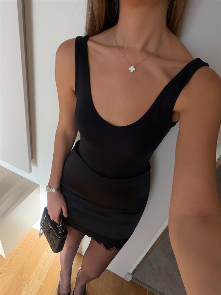 Derin Yakalı Askılı Bodysuit - Siyah