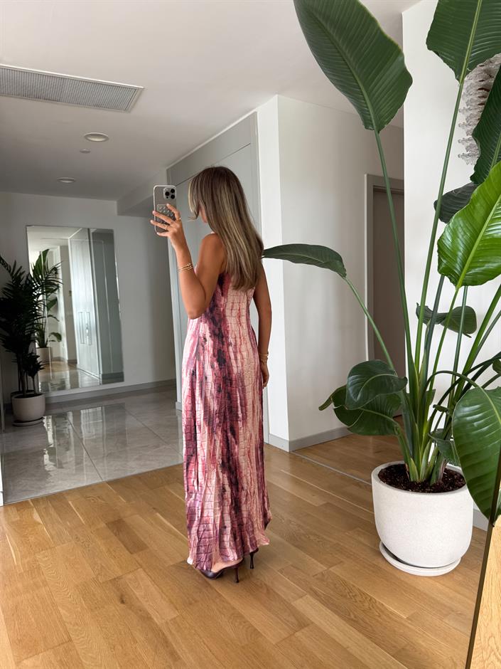 Desenli Pembe Tonlu Halter Yaka Elbise