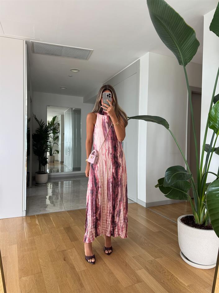Desenli Pembe Tonlu Halter Yaka Elbise