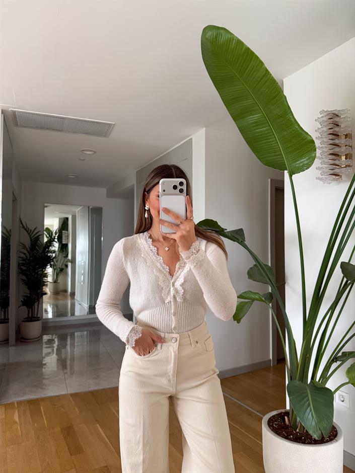 Diana Dantelli İnce Dokulu Hırka - Ekru