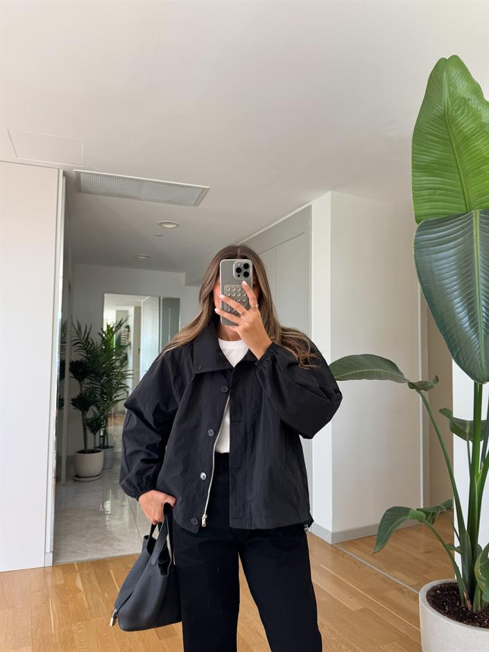 Dik Yaka Altı Lastikli Ceket - Siyah