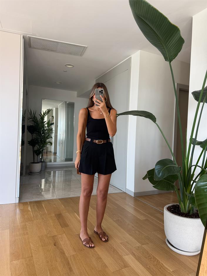 Dilvin Beli Pile Detaylı Kemerli Şort - Siyah