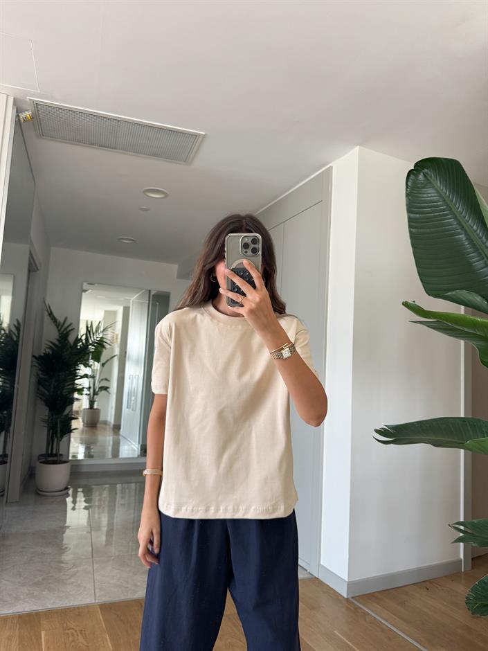 Dilvin Dekoratif Dikişli Bisiklet Yaka Tişört-Bej