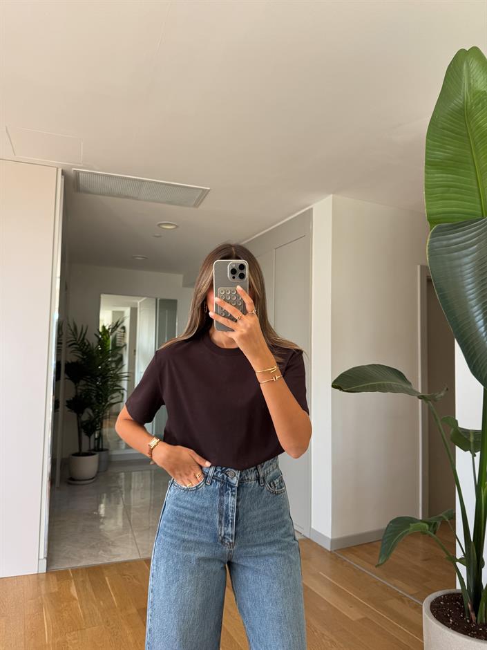 Dilvin Dekoratif Dikişli Bisiklet Yaka Tişört-Koyu Kahve