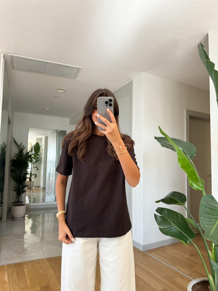 Dilvin Dekoratif Dikişli Bisiklet Yaka Tişört-Koyu Kahve