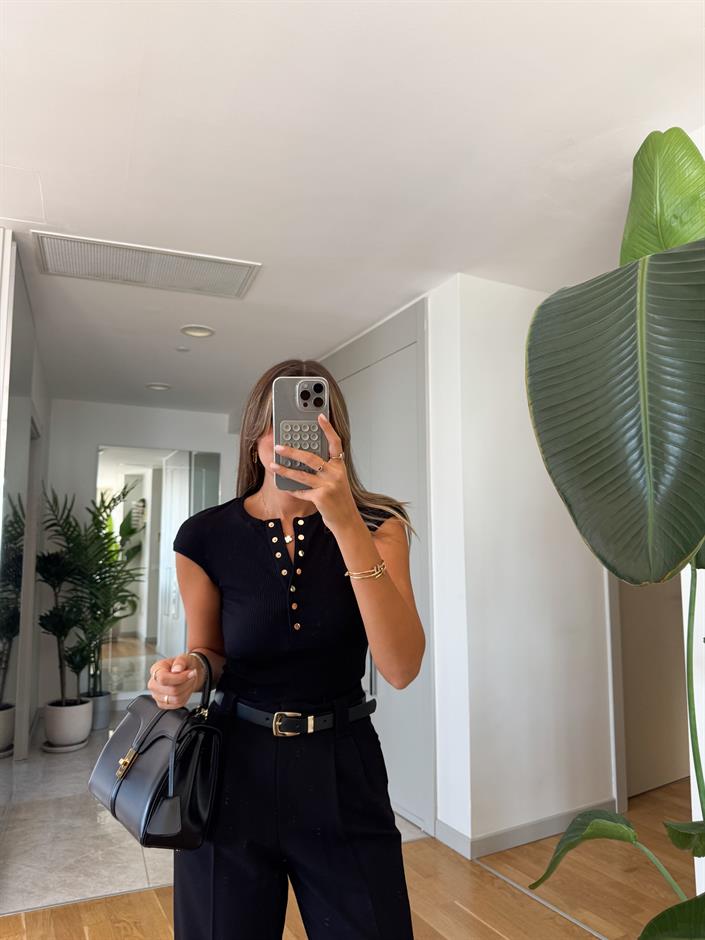 Dilvin Düğmeli Kısa Kollu Top - Siyah