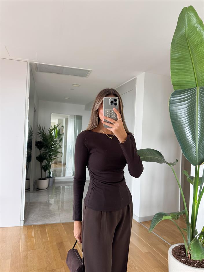 Dilvin Kayık Yaka Drapeli Basic - Kahve