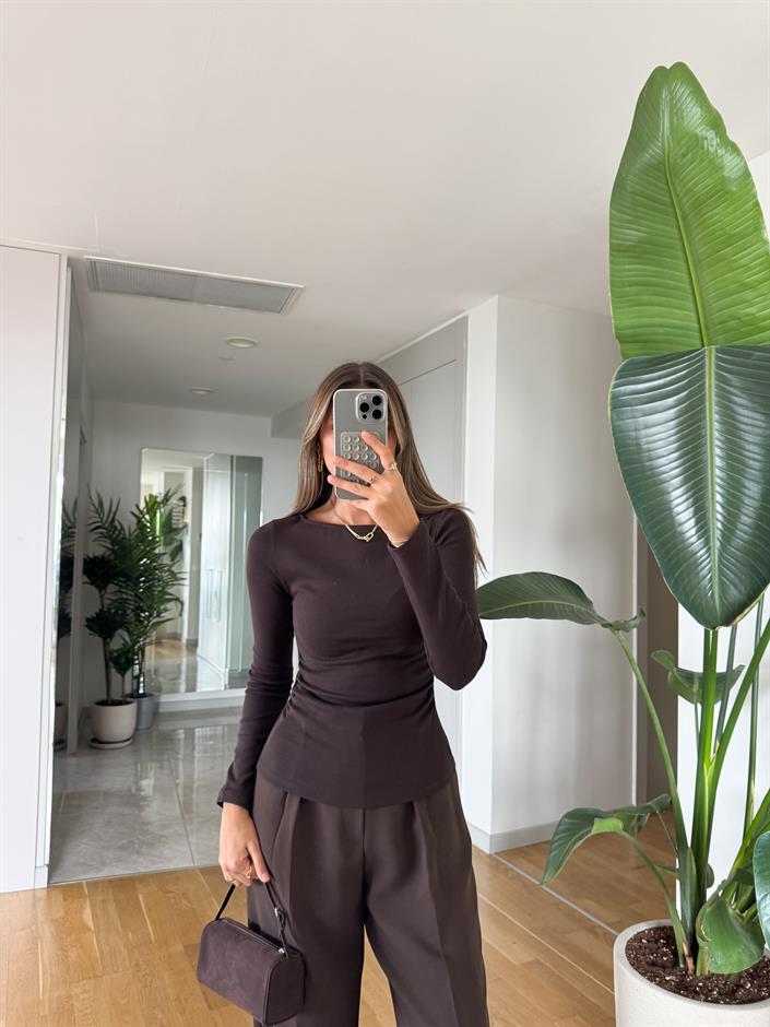 Dilvin Kayık Yaka Drapeli Basic - Kahve