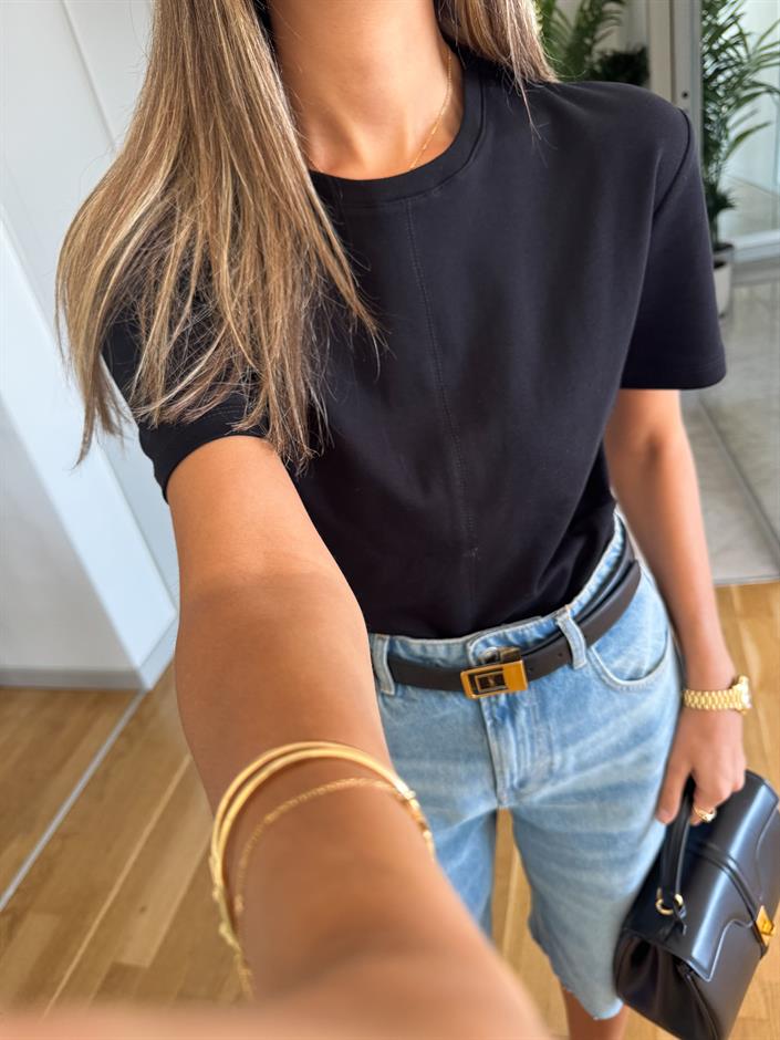 Dilvin Yırtmaç Detaylı Tişört - Siyah