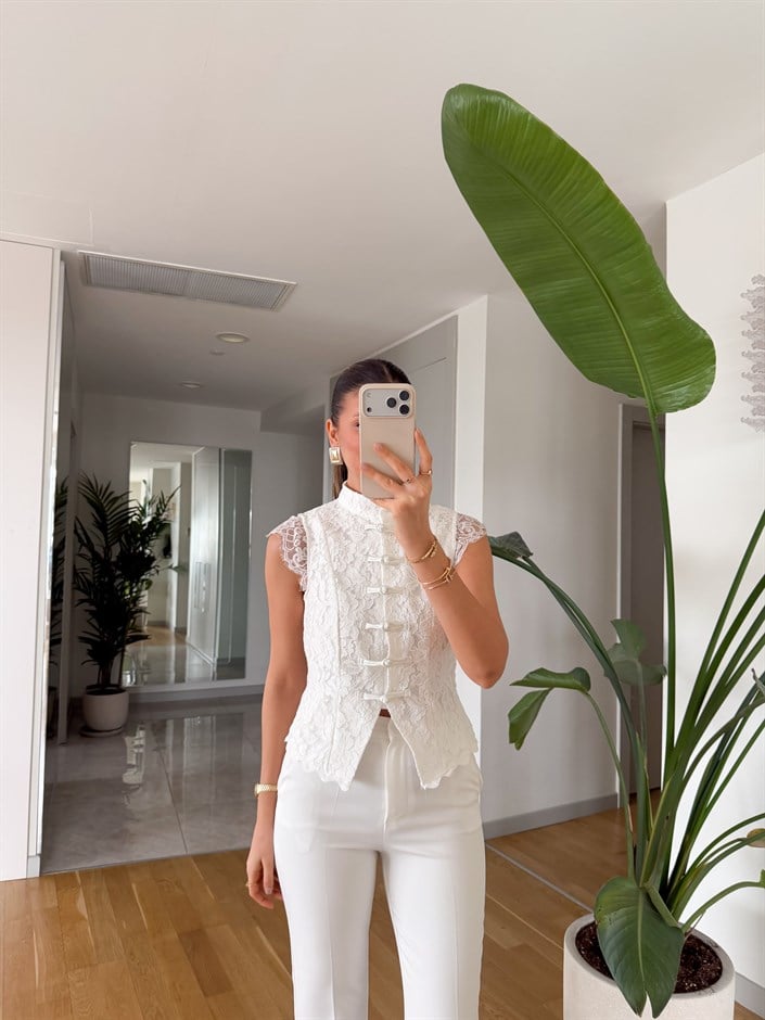 Düğme Detaylı Dantelli Bluz - Ekru 