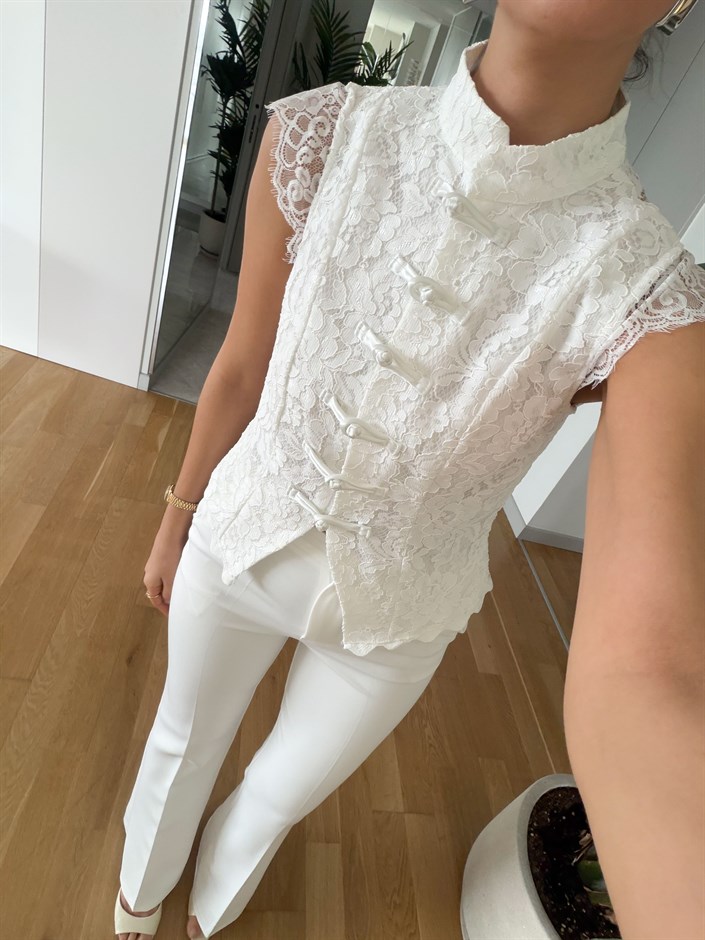 Düğme Detaylı Dantelli Bluz - Ekru 