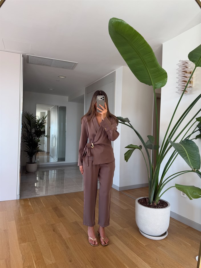 Dylan Gold Broş Detaylı Takım - Vizon