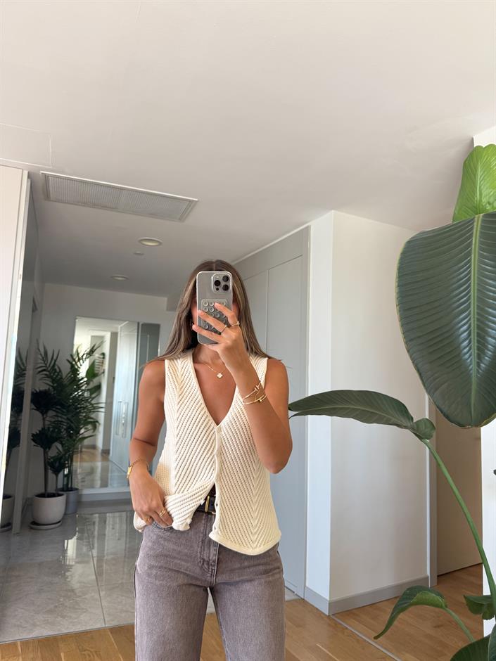 Ekru Örgü Detaylı Yelek