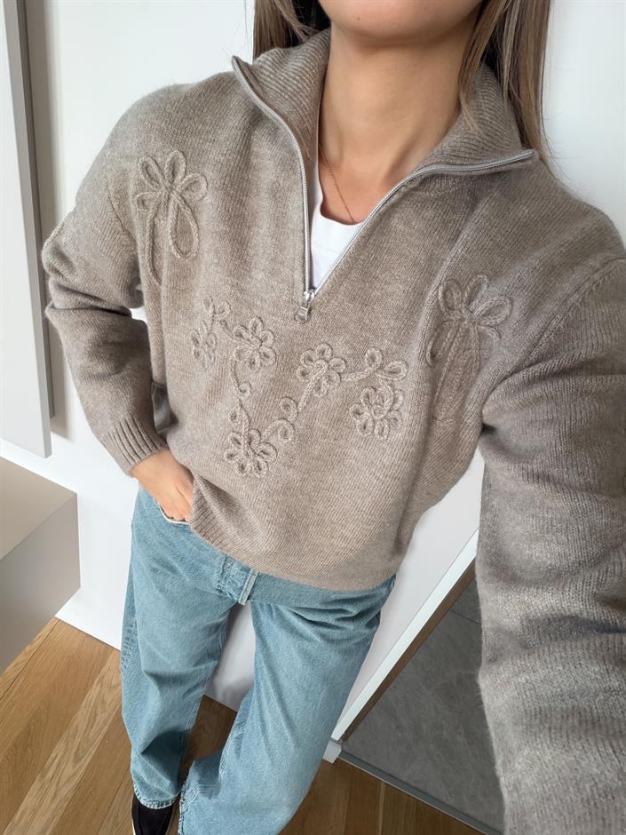 Fermuarlı Çiçek Motifli Kazak - Vizon